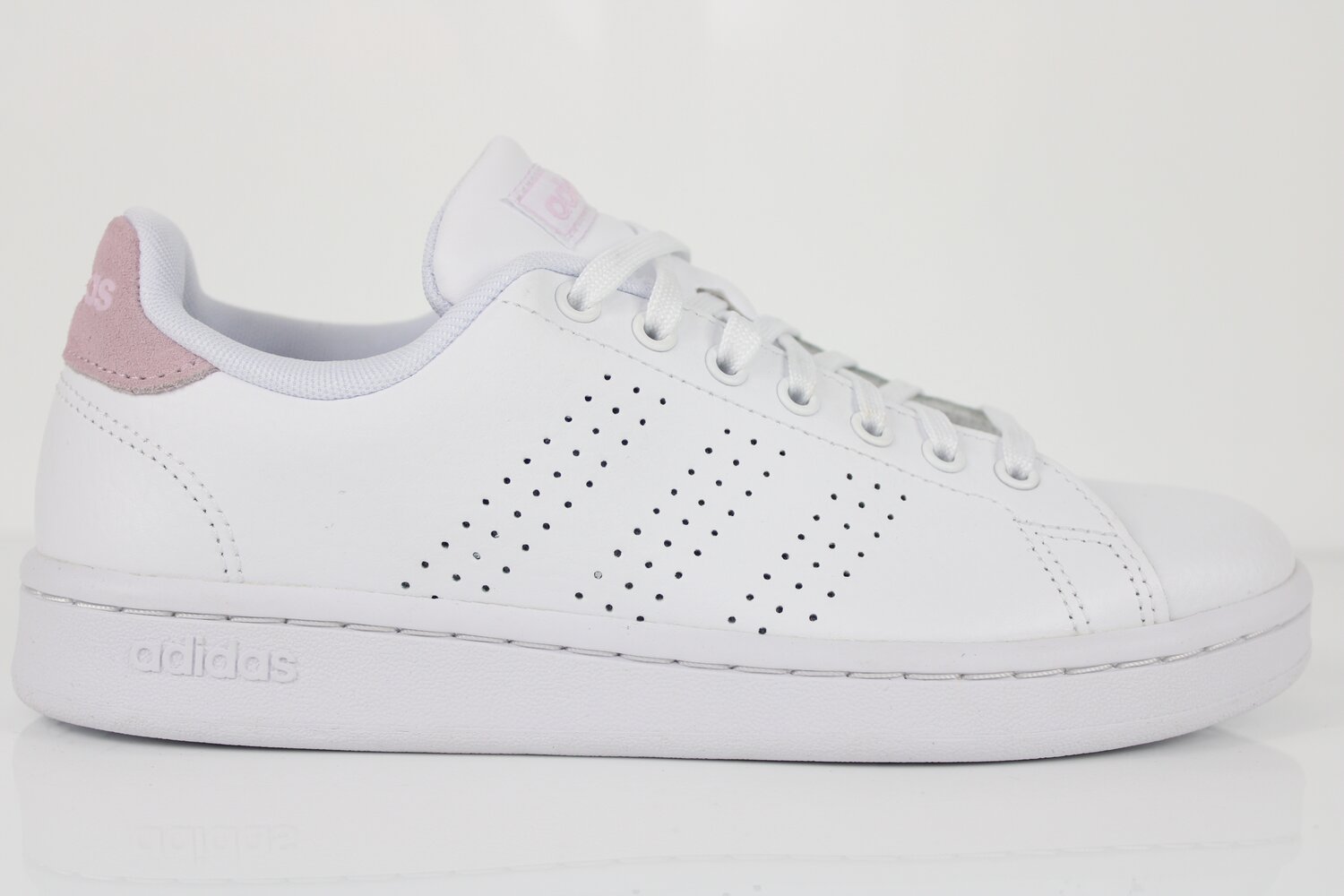 Adidas sneaker sale womens outlet